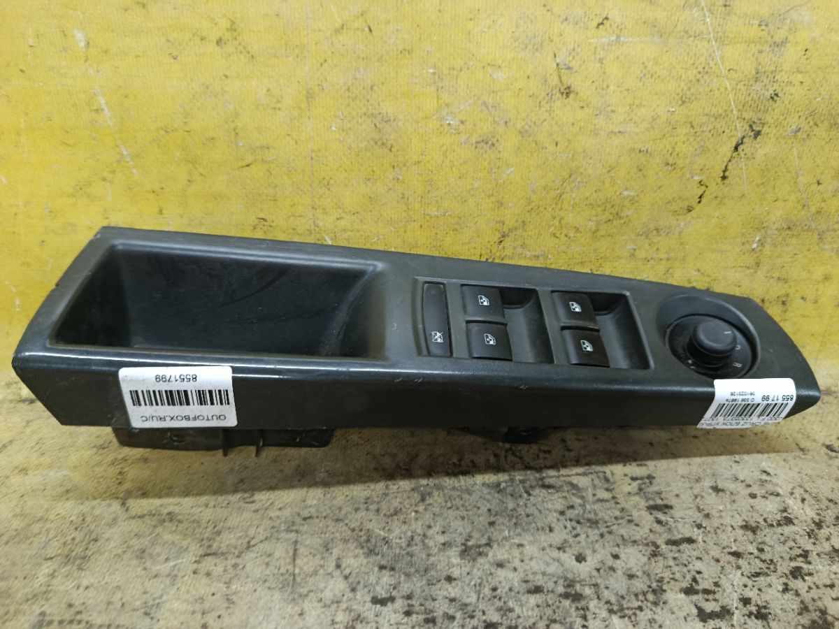 Блок упр-я стеклоподъемниками 13305373, 13272182 на Chevrolet Cruze J300 Фото 2