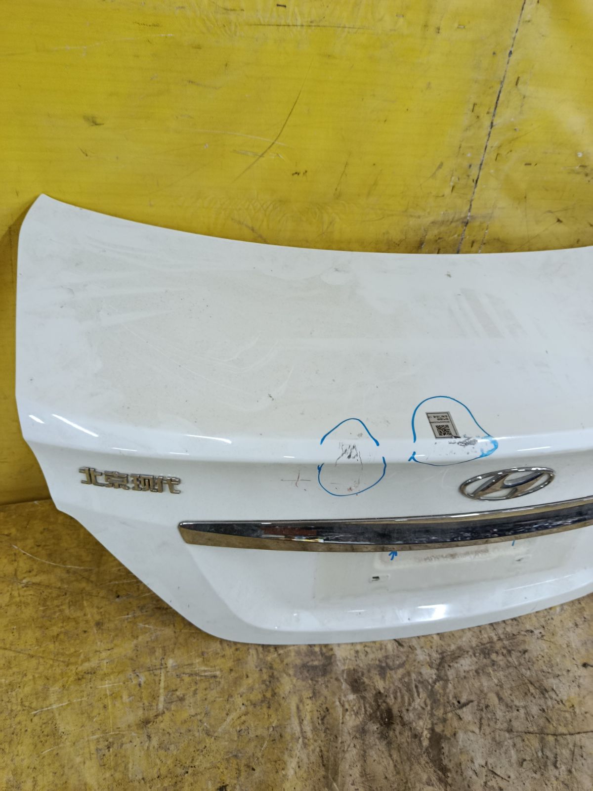 Крышка багажника на Hyundai Solaris RB Фото 4
