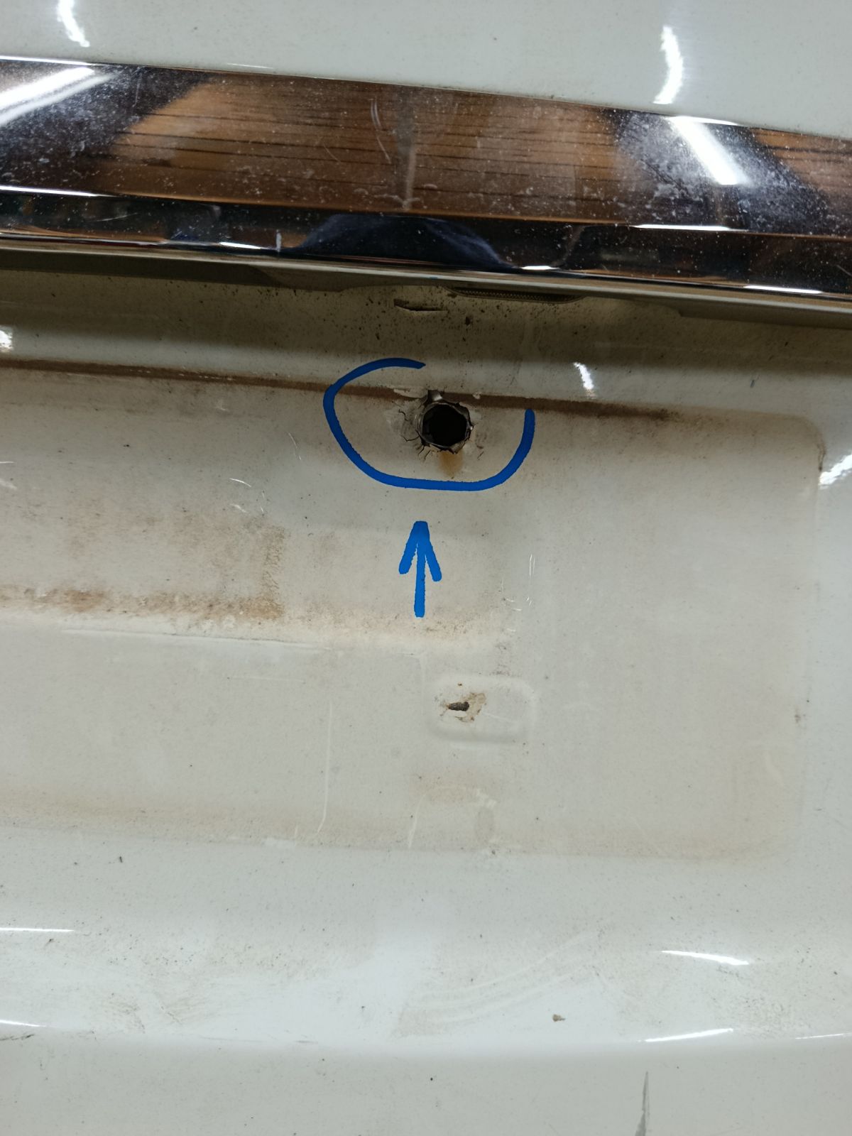 Крышка багажника на Hyundai Solaris RB Фото 7
