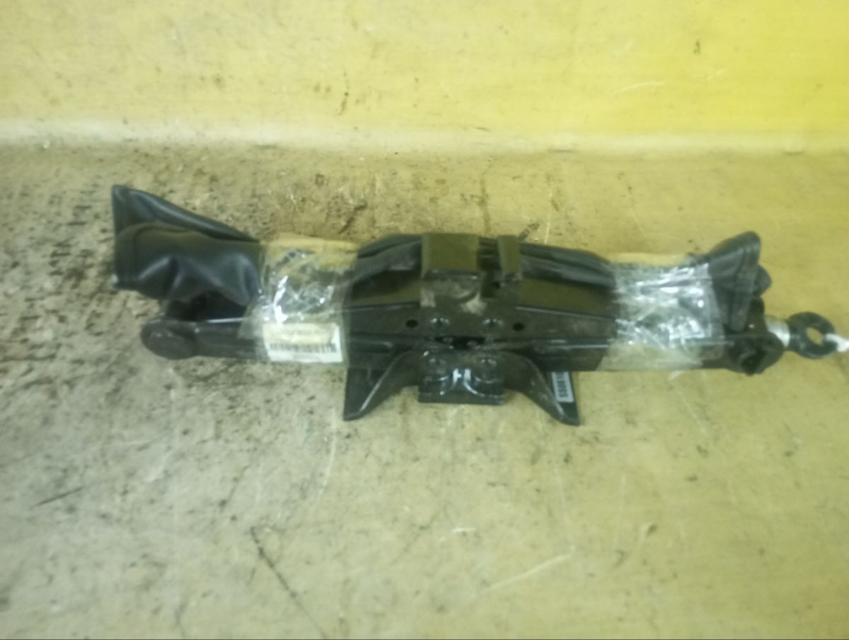 Домкрат на Mitsubishi Lancer CK1A Фото 2