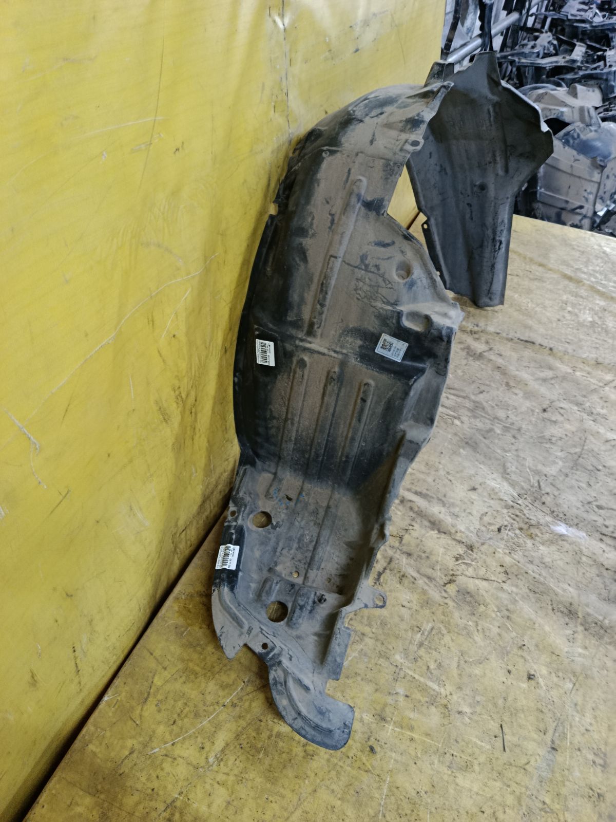 Подкрылок 63840-2Y000, 63840-5Y700, 8400-843, 915.NS11090R, DS11101BR, DS11111AR, L261100024R, NNMXQ00-300-R, NNMXQ00300R, NS2575CR, ST-DTW2-016L-1 на Nissan Maxima A33 VQ20DE Фото 3