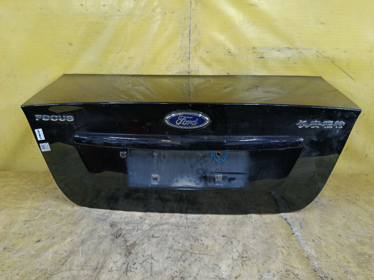 Крышка багажника на Ford Focus 2 Фото 2