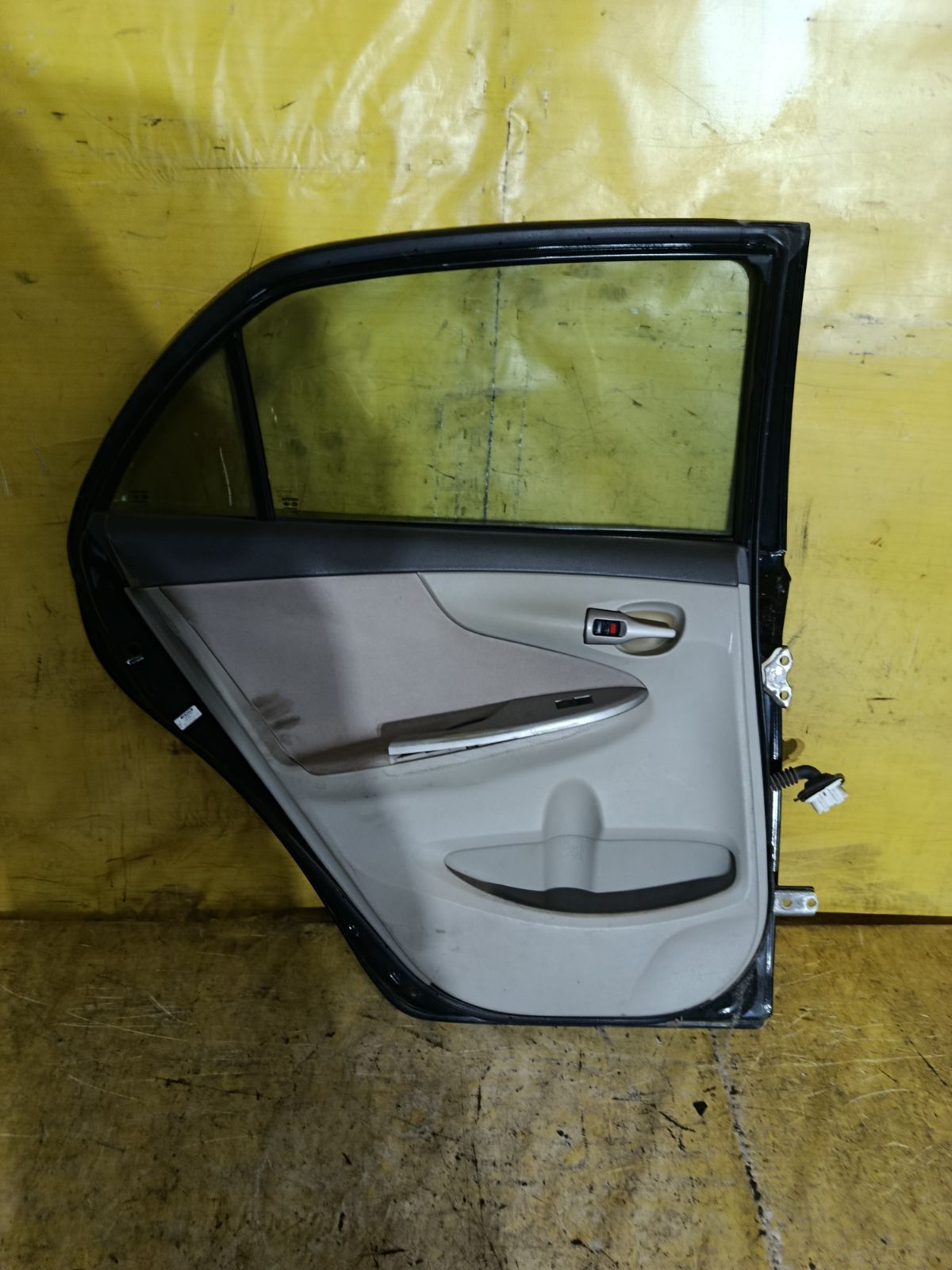 Дверь боковая на Toyota Corolla ZRE151L Фото 5