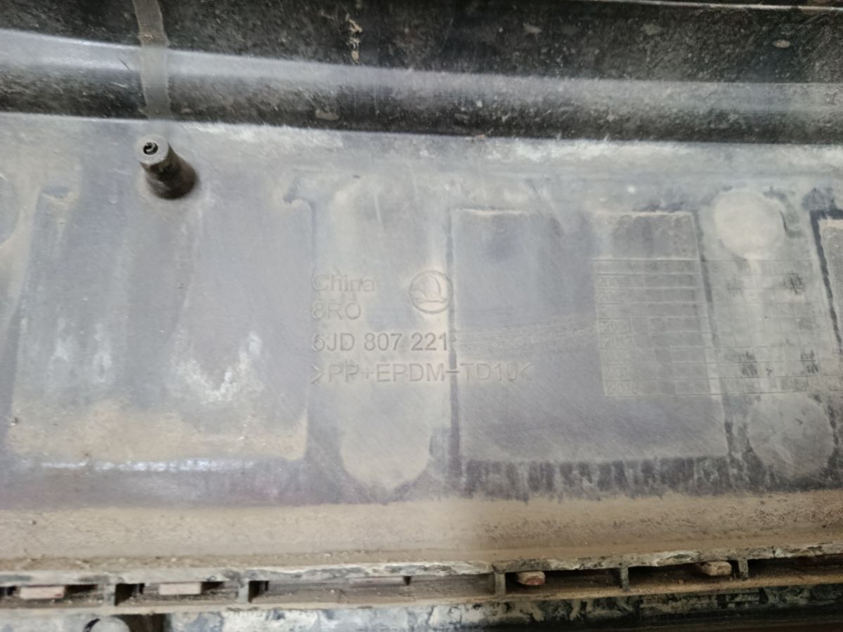 Бампер 5JD807221 на Skoda Fabia 5J Фото 13