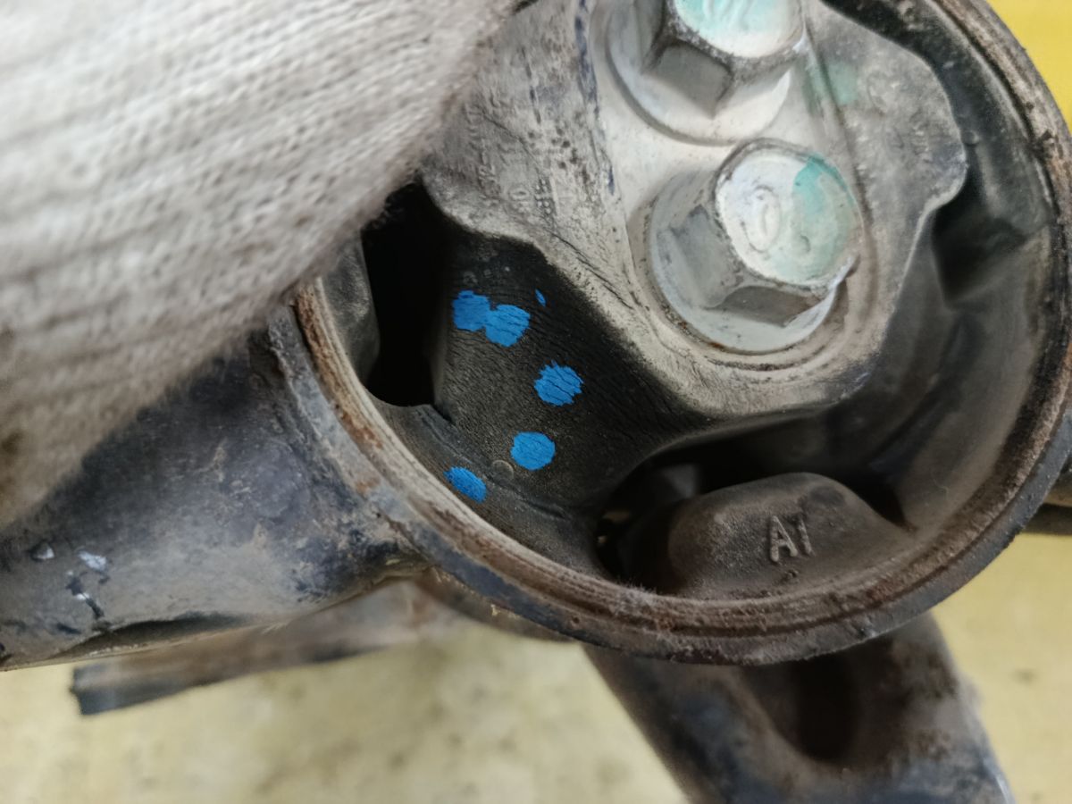 Подушка двигателя на Hyundai Ix35 LM G4KD Фото 3