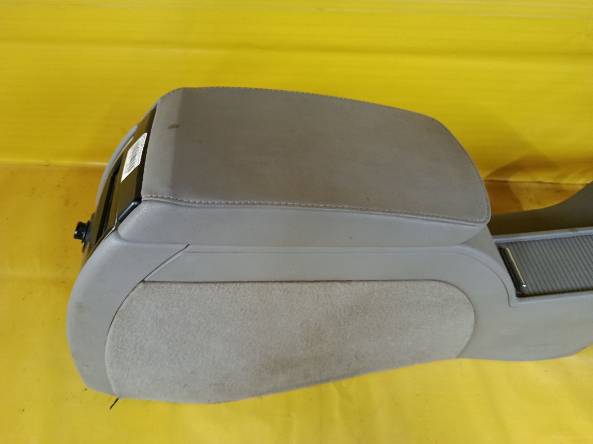 Подлокотник 3TD863241 на Skoda Superb 3T Фото 6