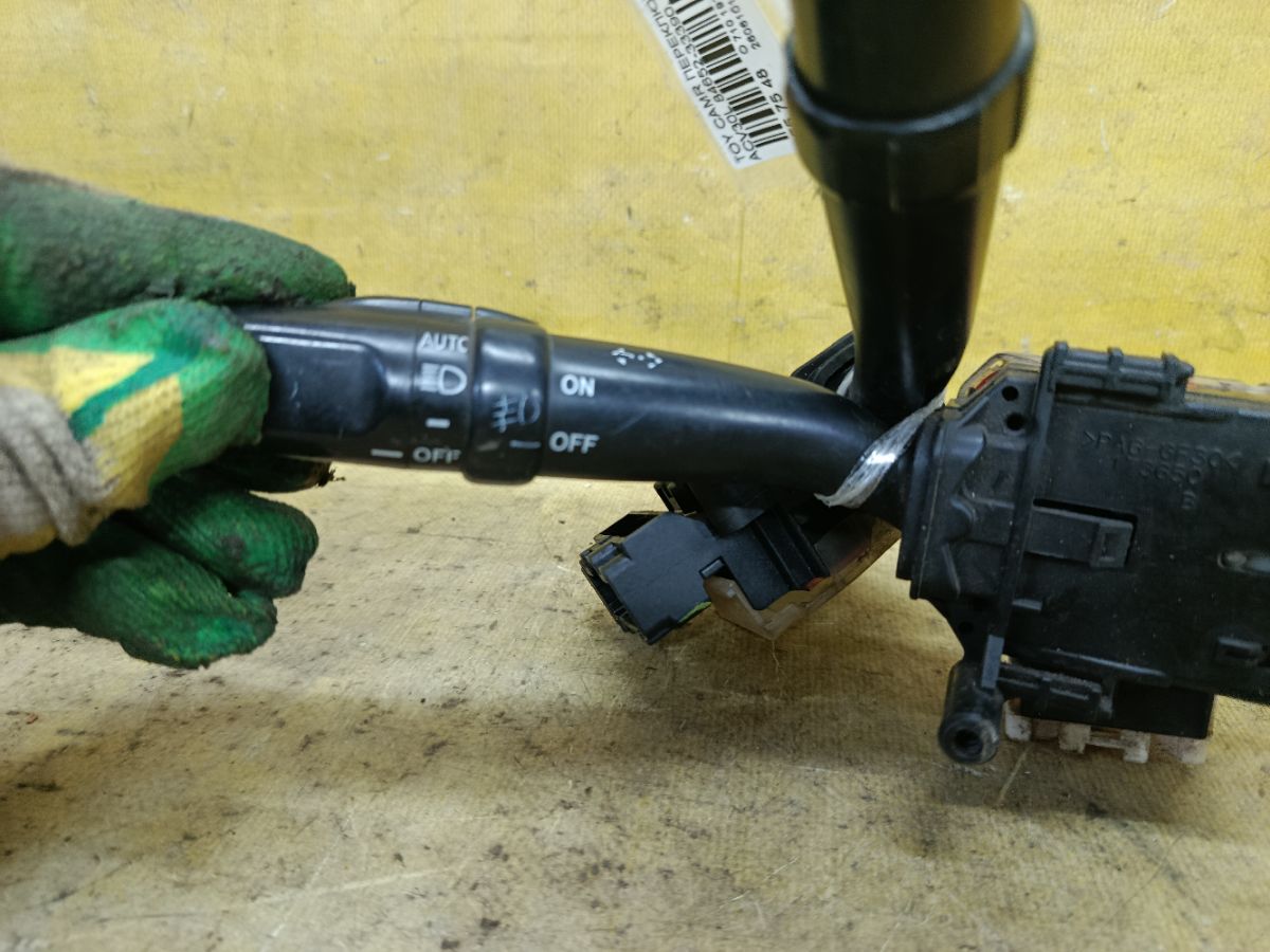 Переключатель поворотов 84652-33390, 84140-48020 на Toyota Camry ACV30L Фото 3