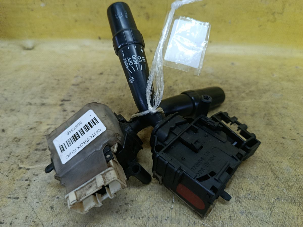 Переключатель поворотов 84652-33390, 84140-48020 на Toyota Camry ACV30L Фото 4