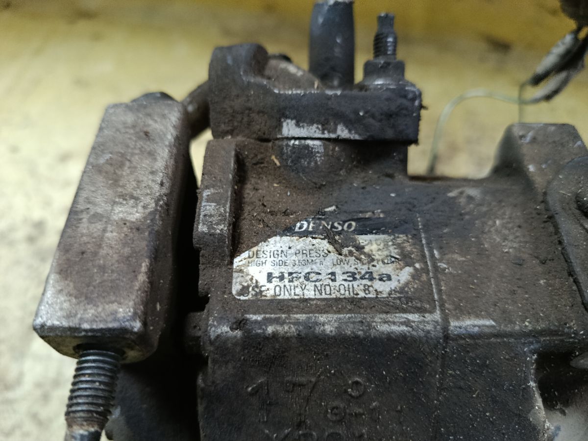 Компрессор кондиционера на Toyota Camry ACV30 2AZ-FE Фото 4