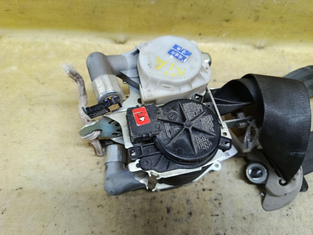 Ремень безопасности на Kia Rio QB G4FA Фото 3