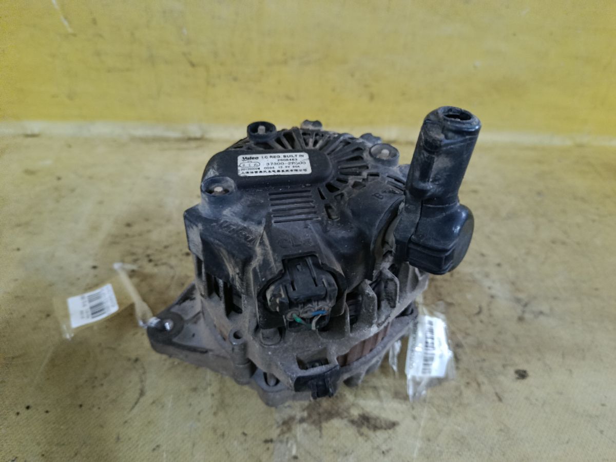 Генератор 37300-2B500 на Kia Rio QB G4FA Фото 4