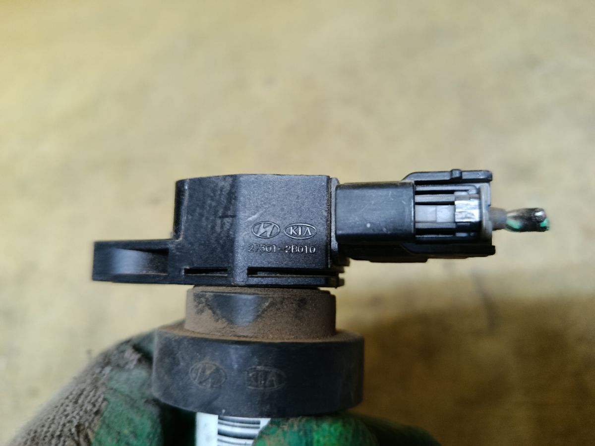 Катушка зажигания 27301-2B010 на Kia Rio QB G4FA Фото 3