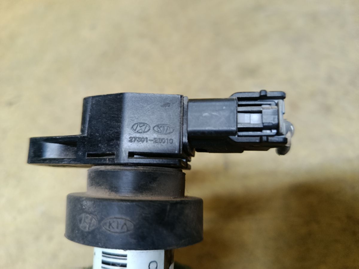 Катушка зажигания 27301-2B010 на Kia Rio QB G4FA Фото 3