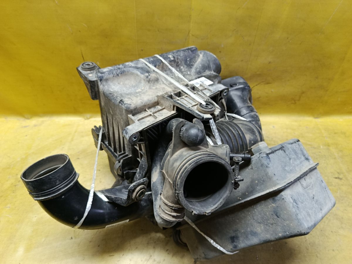 Корпус воздушного фильтра 28190-1G000, 28210-1G000, 28138-1G200 на Kia Rio JB G4EE Фото 3