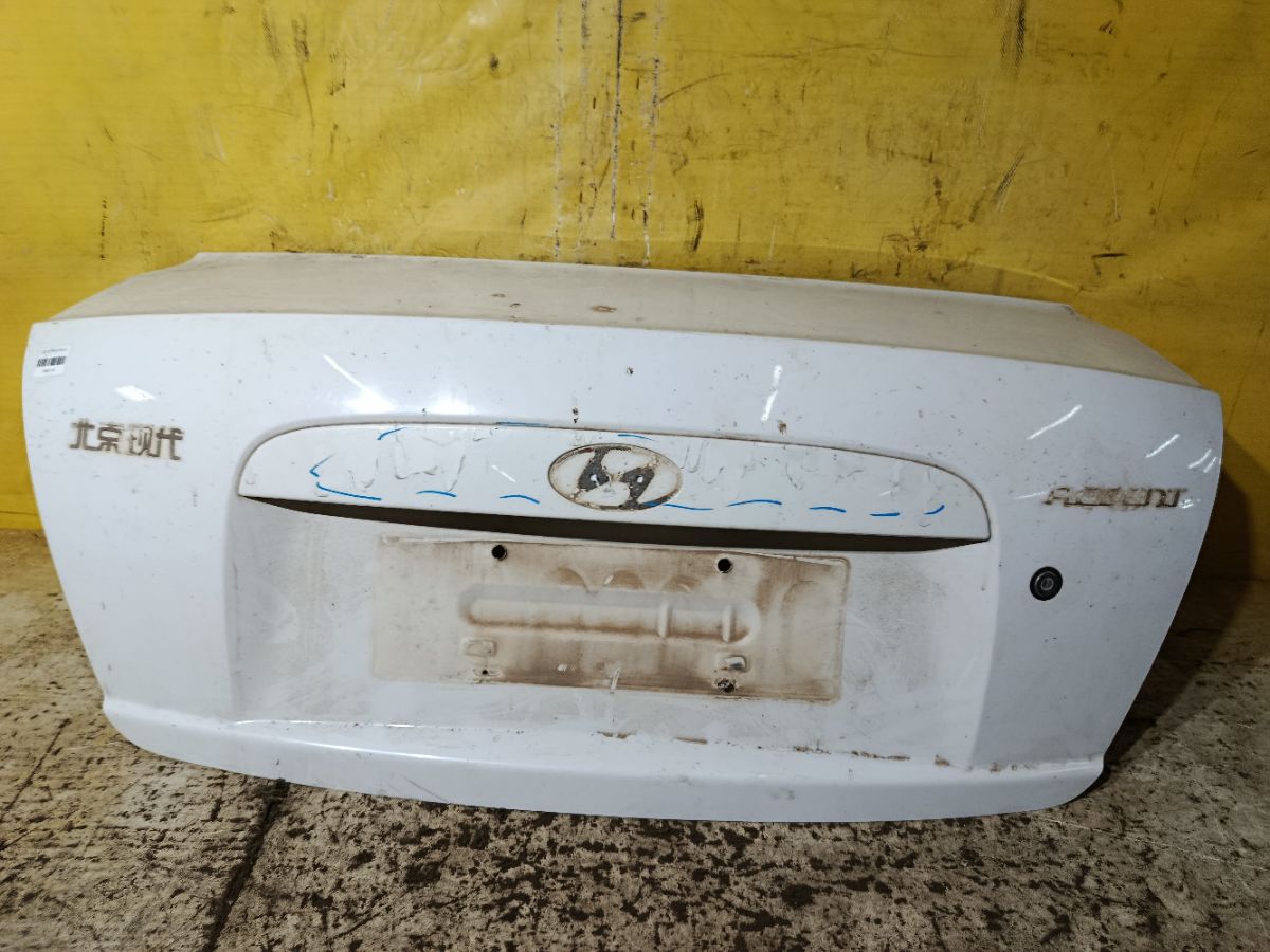 Крышка багажника на Hyundai Accent MC Фото 2