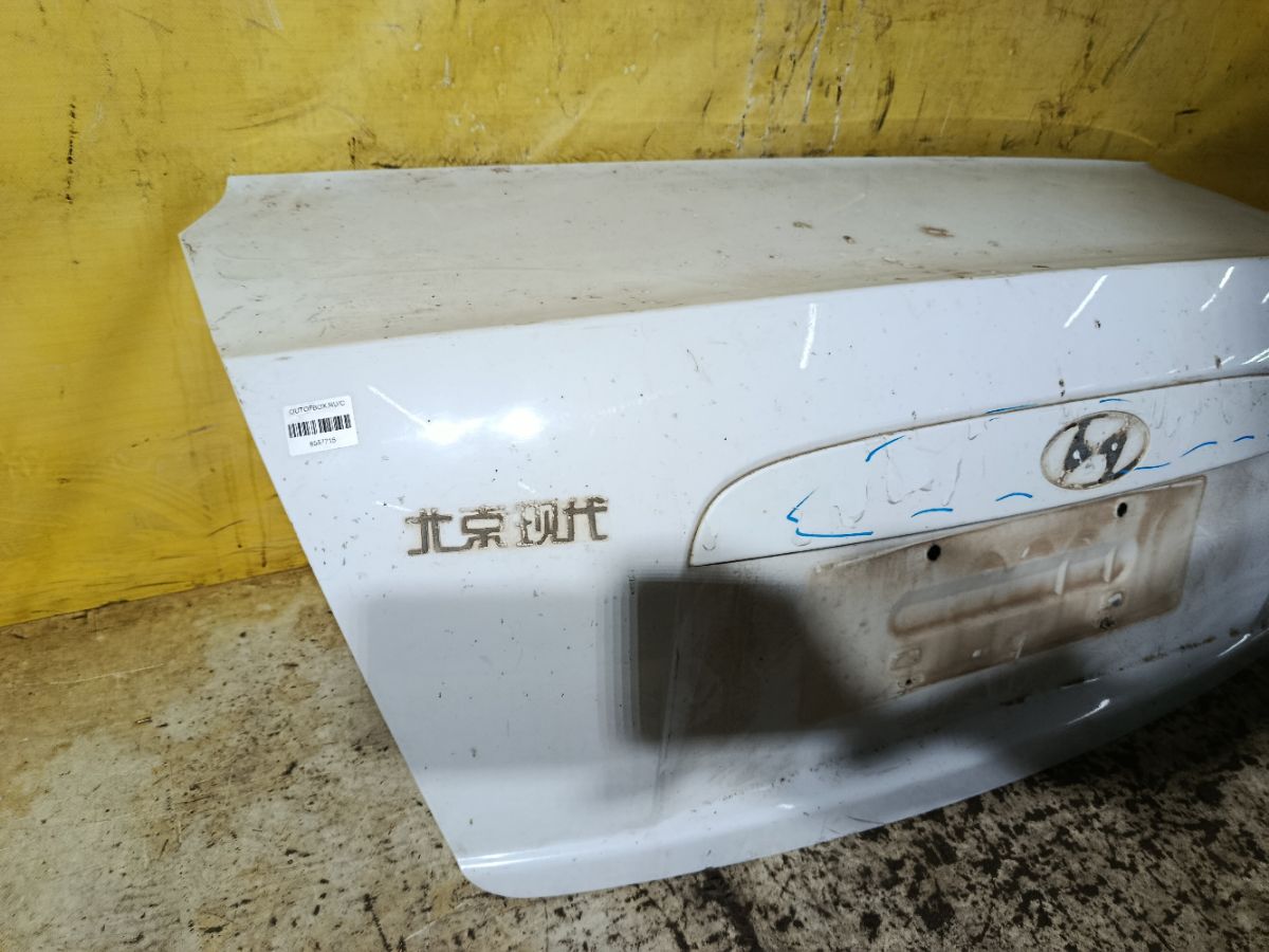 Крышка багажника на Hyundai Accent MC Фото 4