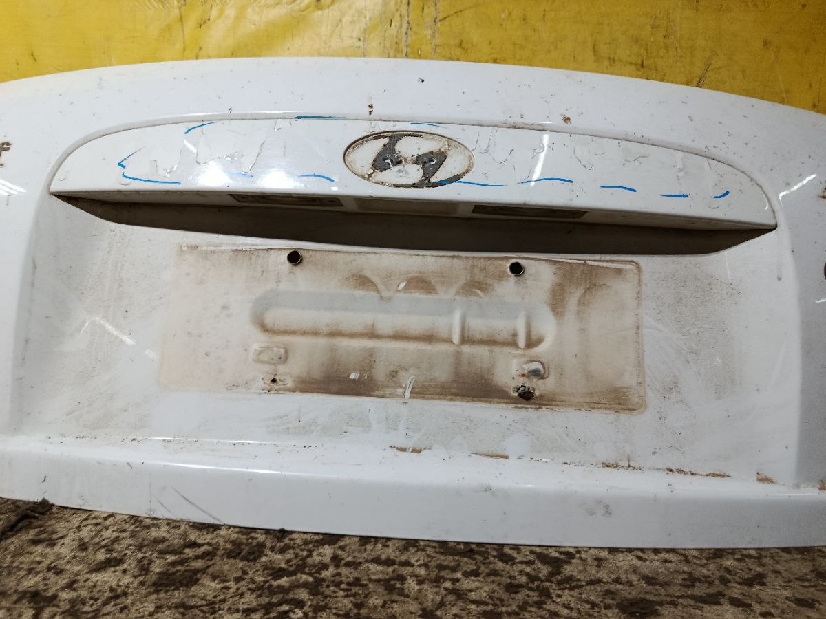 Крышка багажника на Hyundai Accent MC Фото 5
