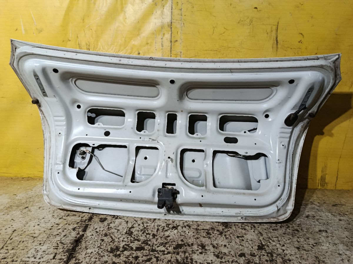 Крышка багажника на Hyundai Accent MC Фото 6