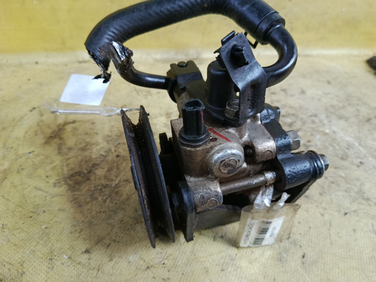 Насос гидроусилителя 57100-1E000 на Hyundai Accent MC G4EE Фото 6