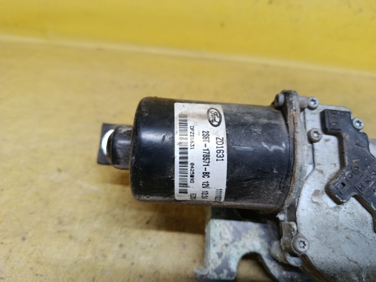 Мотор привода дворников 5M59-17504-AE, 2S6T-17B571-BC на Ford Focus 2 Фото 3