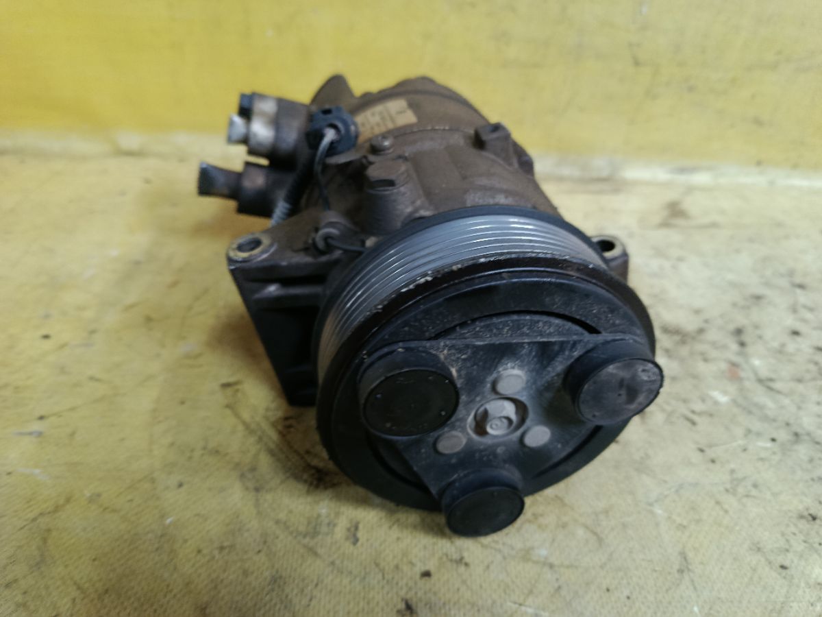 Компрессор кондиционера 92600-1U70A на Nissan Bluebird Sylphy G11 HR16DE Фото 4