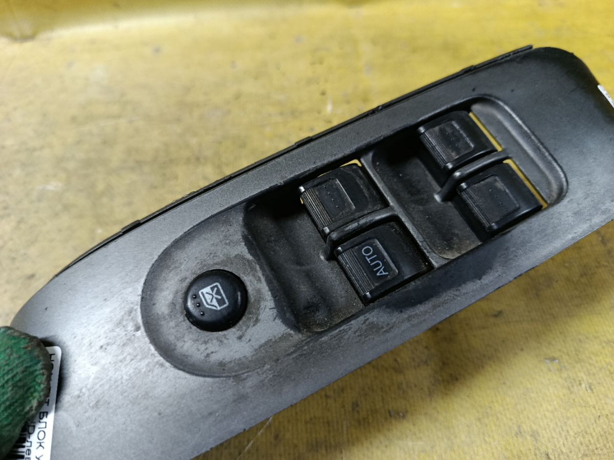 Блок упр-я стеклоподъемниками на Honda Fit GD3 Фото 3