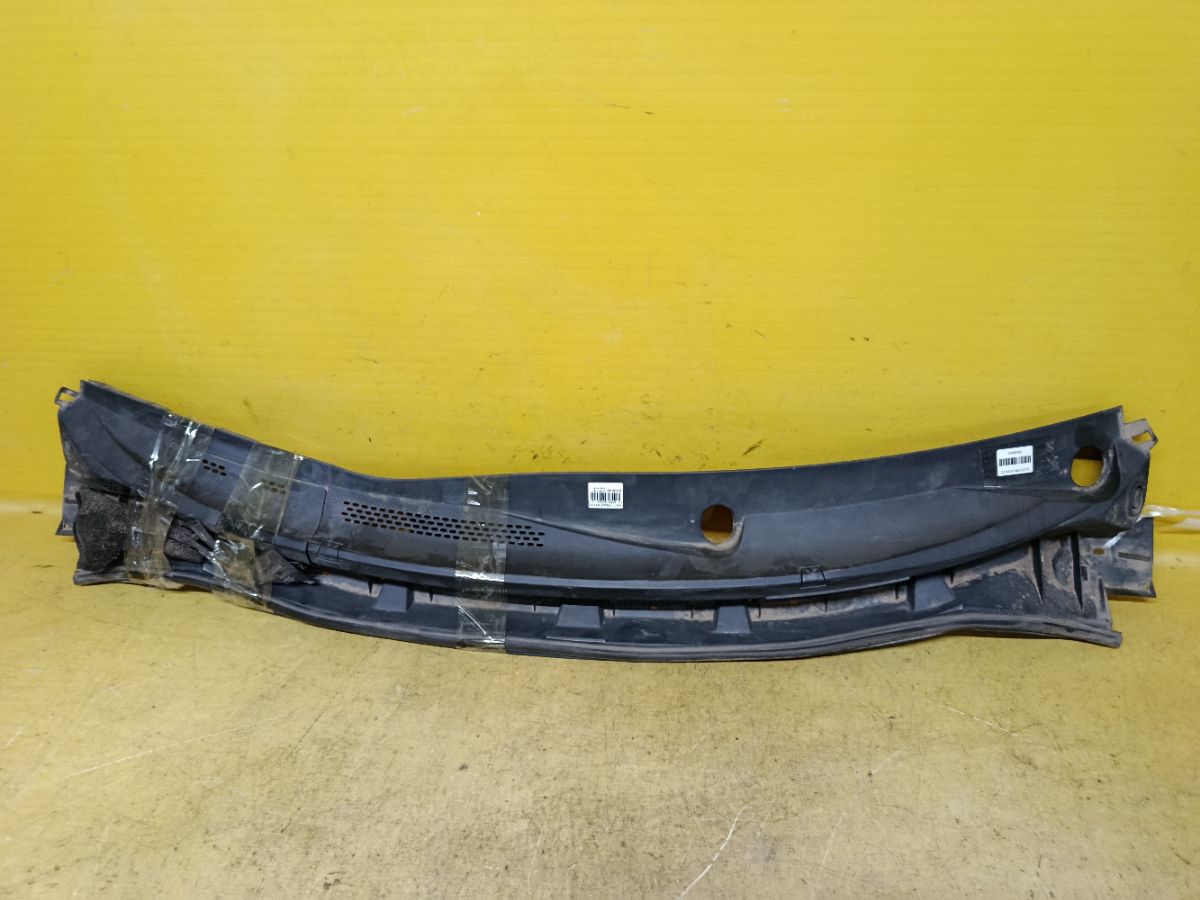 Решетка под лобовое стекло 66862-ED500 на Nissan Tiida C11 Фото 2