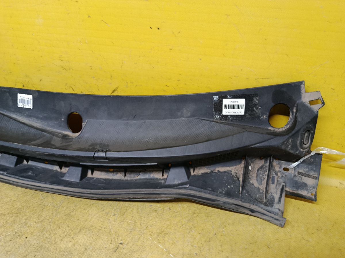 Решетка под лобовое стекло 66862-ED500 на Nissan Tiida C11 Фото 3