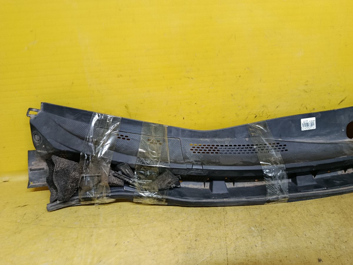 Решетка под лобовое стекло 66862-ED500 на Nissan Tiida C11 Фото 4