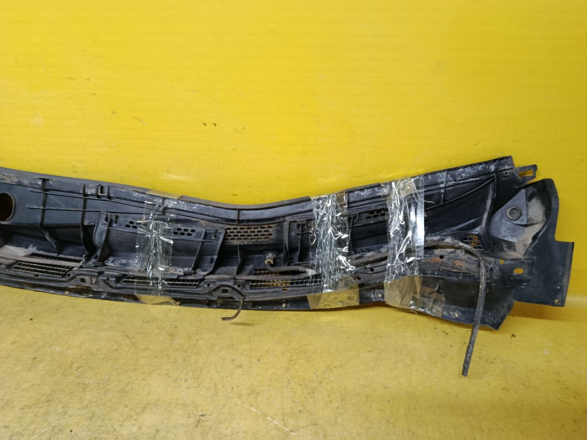 Решетка под лобовое стекло 66862-ED500 на Nissan Tiida C11 Фото 6