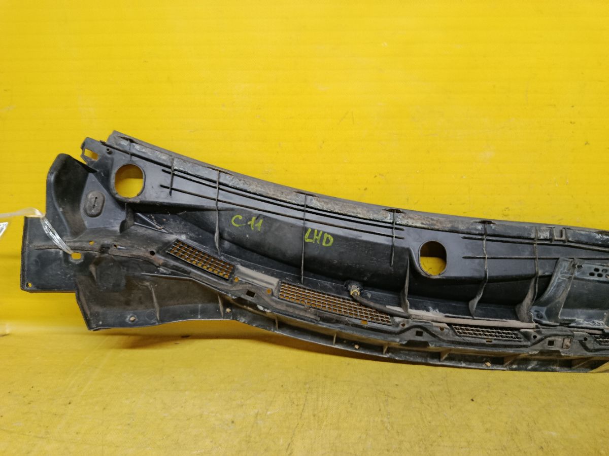 Решетка под лобовое стекло 66862-ED500 на Nissan Tiida C11 Фото 7
