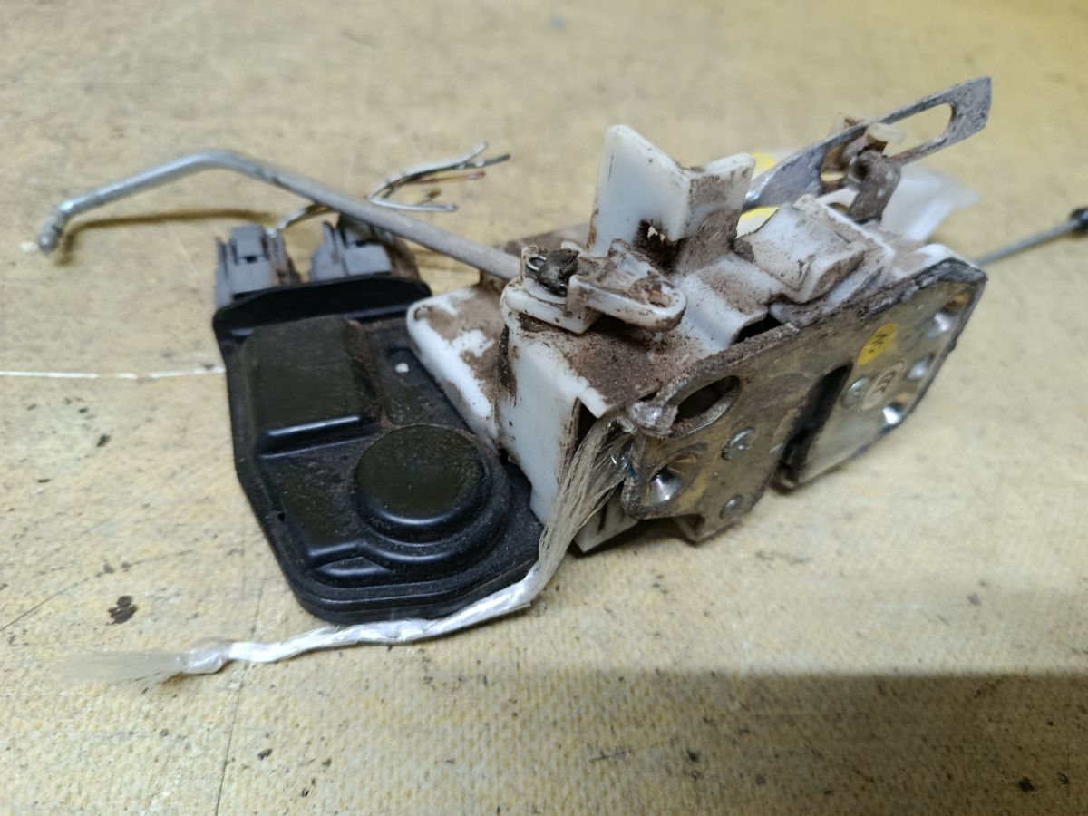 Замок двери на Honda Fit GD1 Фото 5