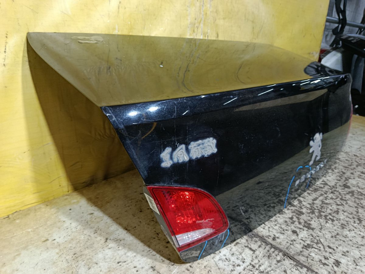 Крышка багажника на Peugeot 408 Фото 4