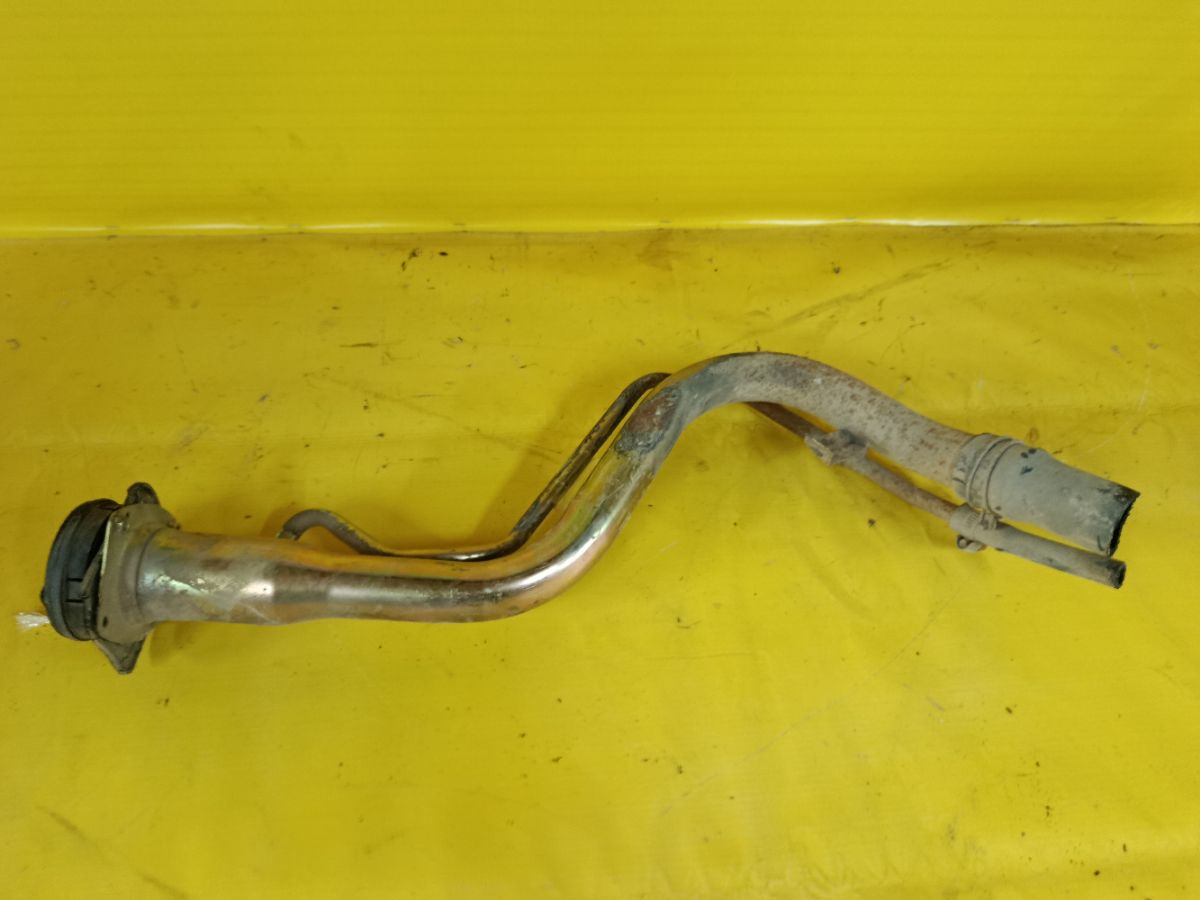 Заливная горловина топливного бака на Suzuki Aerio Wagon RB21S M15A Фото 4
