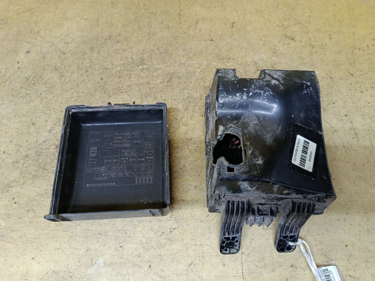 Блок предохранителей 91400-2Z030 на Hyundai Ix35 LM G4KD Фото 2