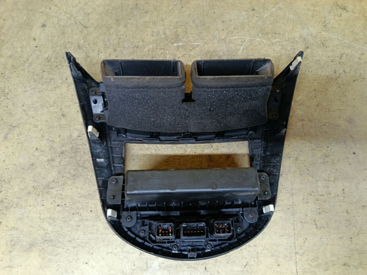 Консоль магнитофона 84741-0U000, 84742-0U000 на Hyundai Solaris RB Фото 4
