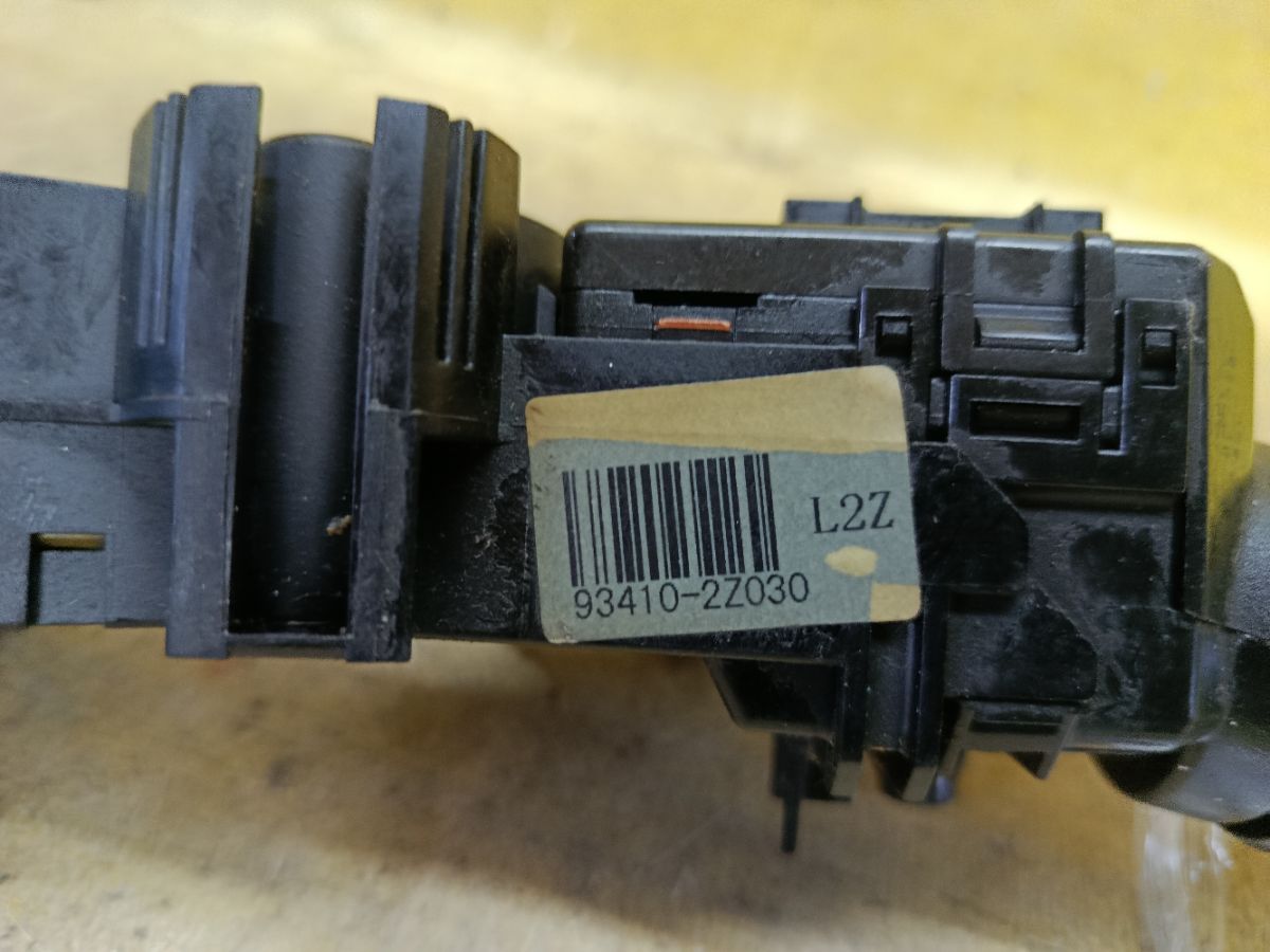 Переключатель поворотов 93410-2Z030, 93420-2K050 на Hyundai Ix35 LM Фото 2