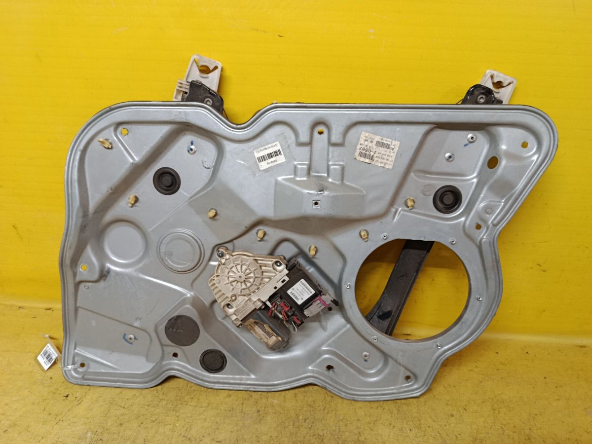 Стеклоподъемный механизм 1K0955557A, 1K0959792J, L1Z837656 на Skoda Octavia A5 1Z Фото 1