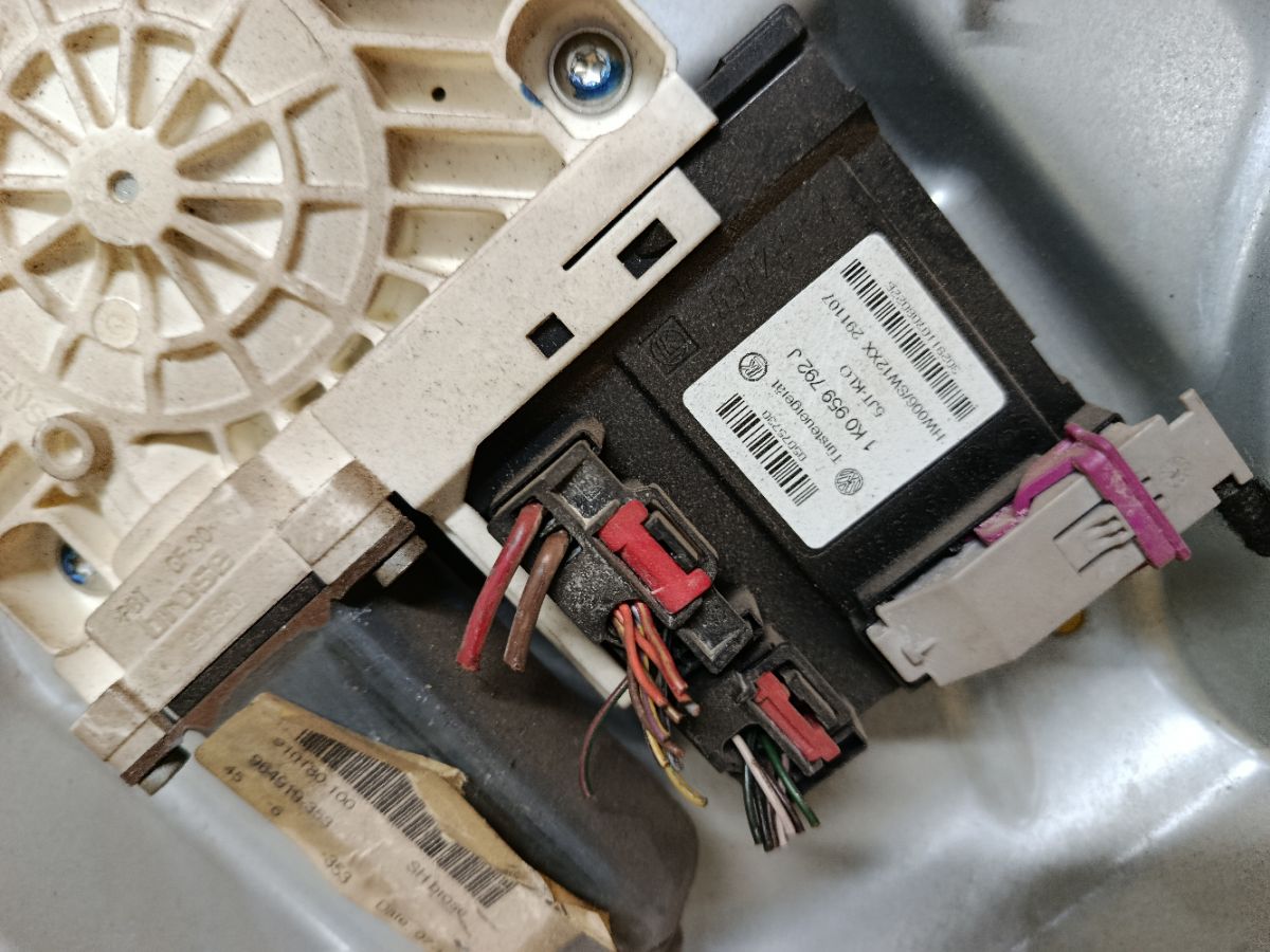 Стеклоподъемный механизм 1K0955557A, 1K0959792J, L1Z837656 на Skoda Octavia A5 1Z Фото 2