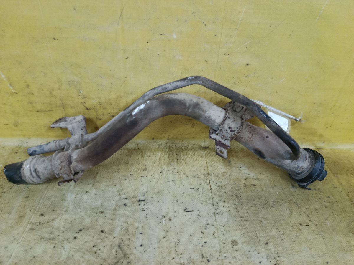 Заливная горловина топливного бака на Honda Civic FD1 R18A1 Фото 2
