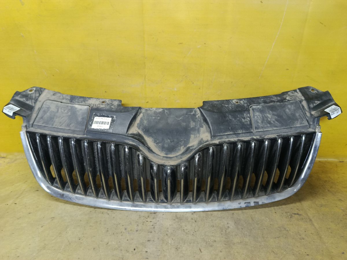 Решетка радиатора 5JD853668B, 5J0853123, 5J0853124 на Skoda Fabia 5J Фото 1