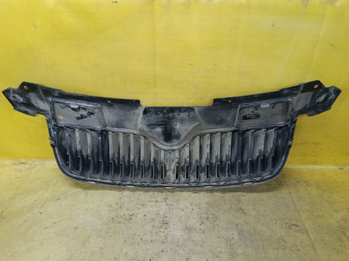 Решетка радиатора 5JD853668B, 5J0853123, 5J0853124 на Skoda Fabia 5J Фото 4