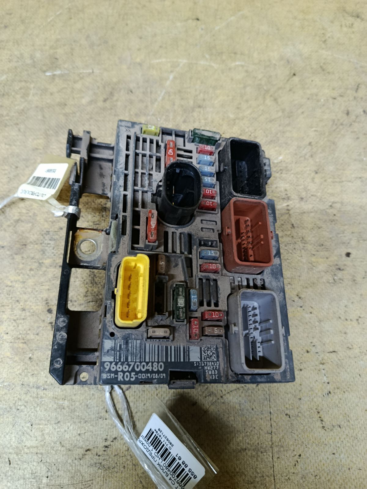 Блок предохранителей 9666700480 на Citroen C4 Фото 1
