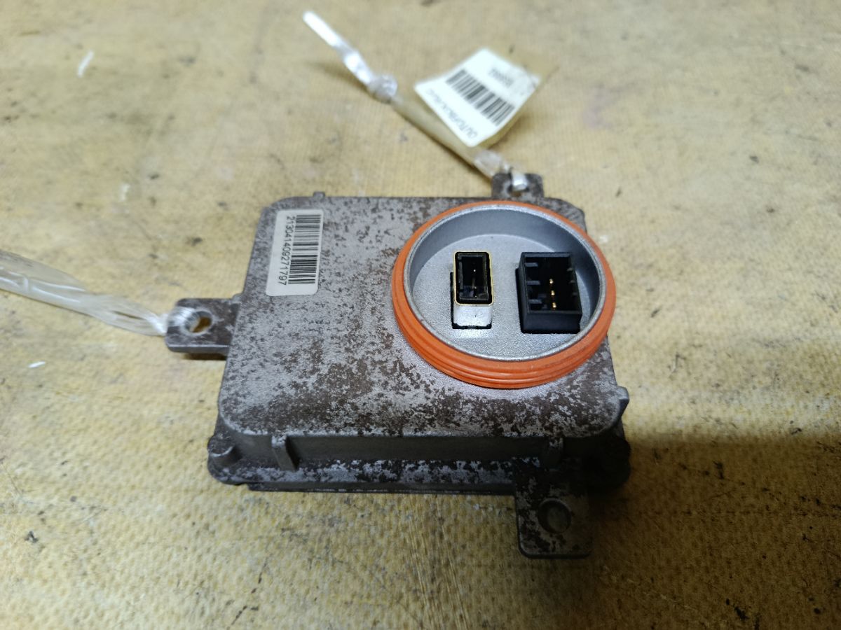 Блок розжига ксенона 8K0941597B на Volkswagen Passat 3C Фото 2