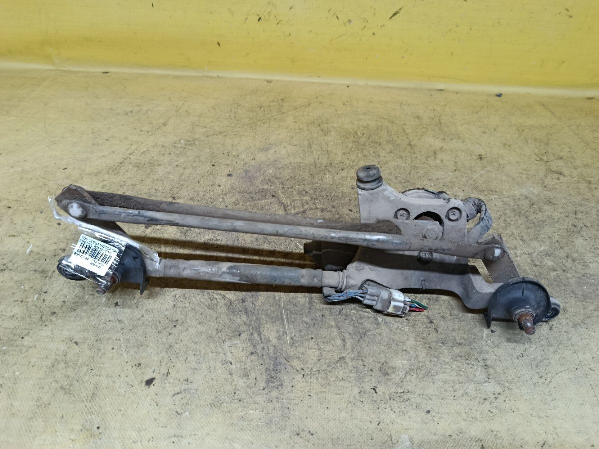 Мотор привода дворников 85110-02240 на Toyota Corolla ZRE150L Фото 3