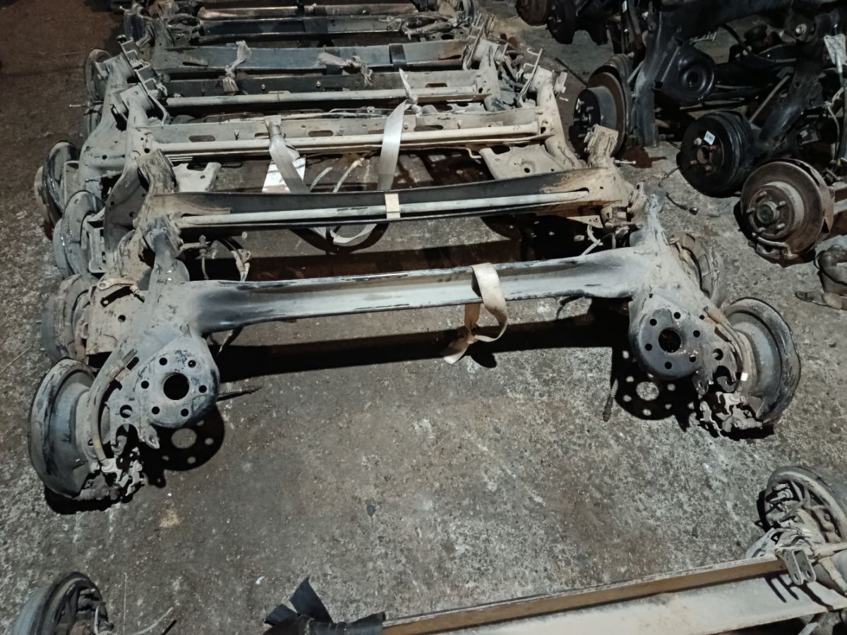 Балка подвески на Toyota Corolla ZRE150L 2ZR-FE Фото 6