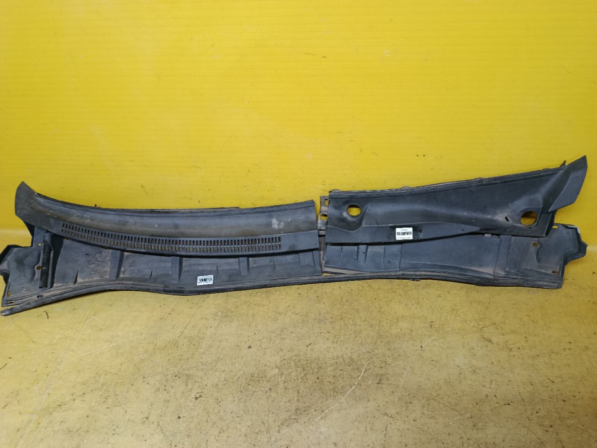 Решетка под лобовое стекло 55781-02250, 55782-02190, 55783-02090 на Toyota Corolla ZRE150L Фото 1