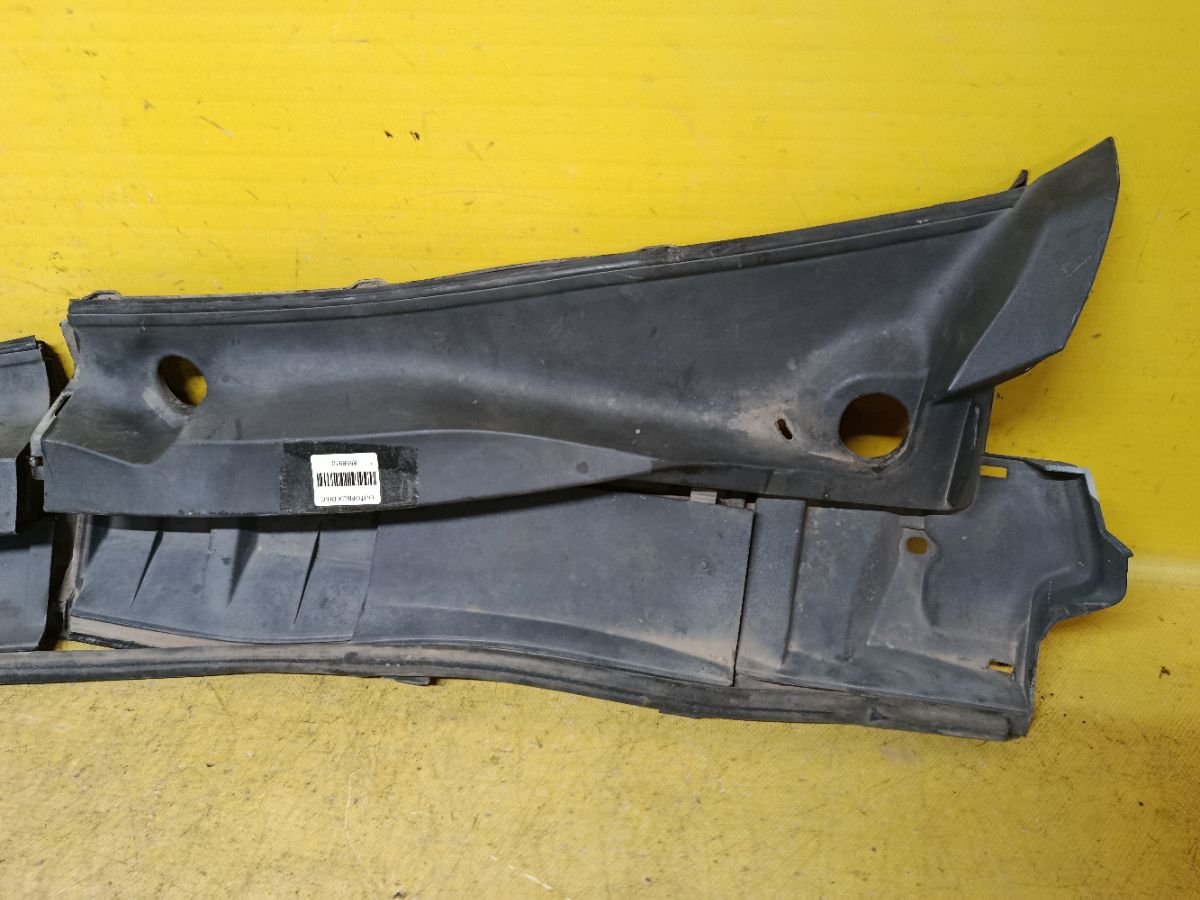 Решетка под лобовое стекло 55781-02250, 55782-02190, 55783-02090 на Toyota Corolla ZRE150L Фото 2