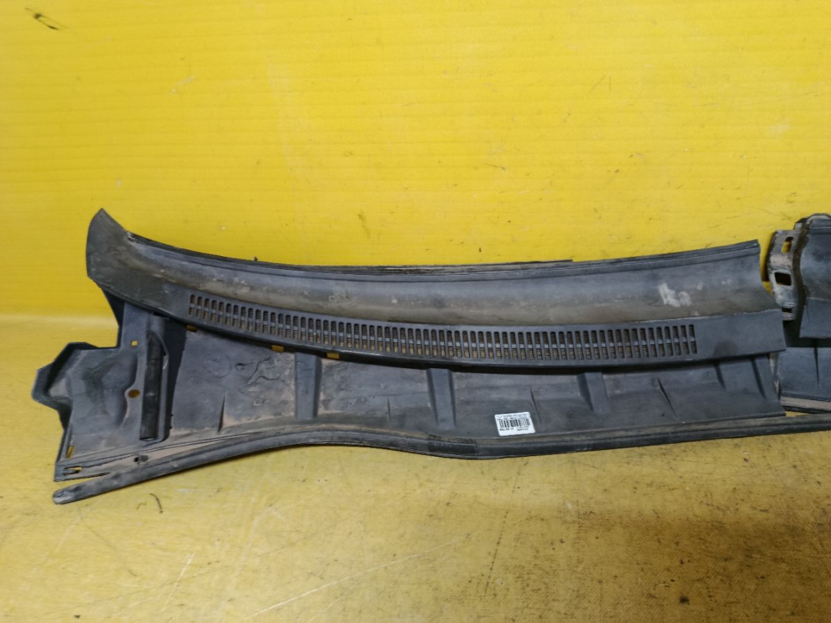 Решетка под лобовое стекло 55781-02250, 55782-02190, 55783-02090 на Toyota Corolla ZRE150L Фото 3