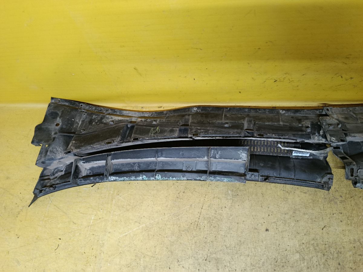 Решетка под лобовое стекло 55781-02250, 55782-02190, 55783-02090 на Toyota Corolla ZRE150L Фото 5